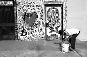 Boy at mural El Corazon del Barrio